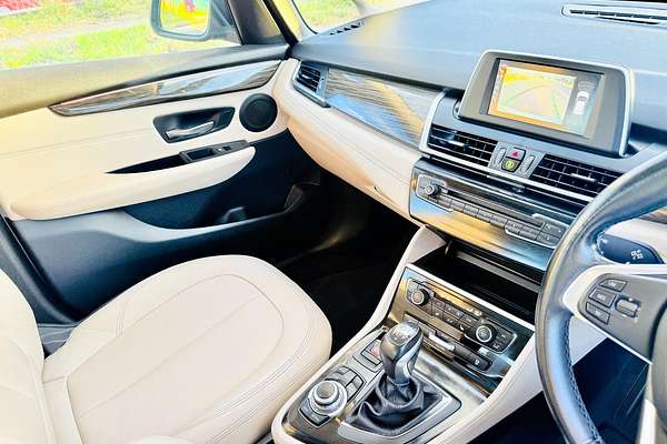 2015 BMW 2 Series 220i Sport Line F45