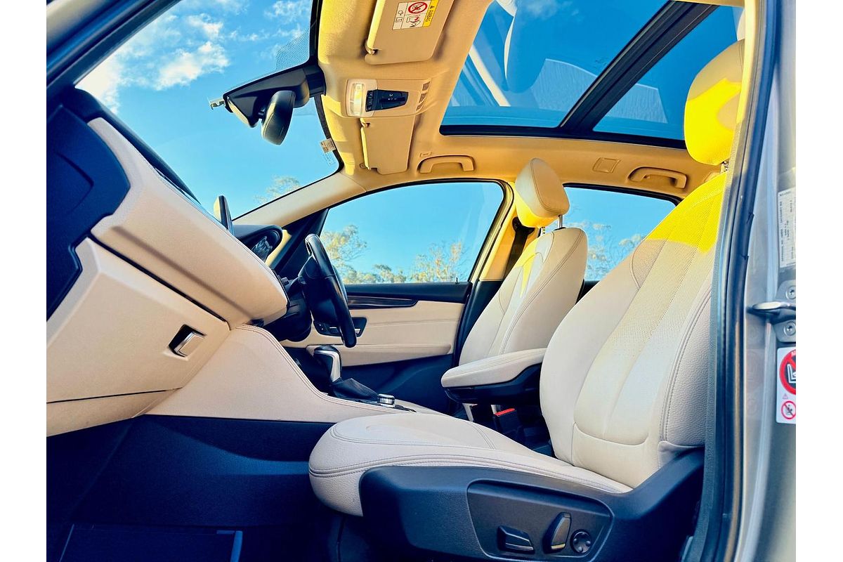 2015 BMW 2 Series 220i Sport Line F45