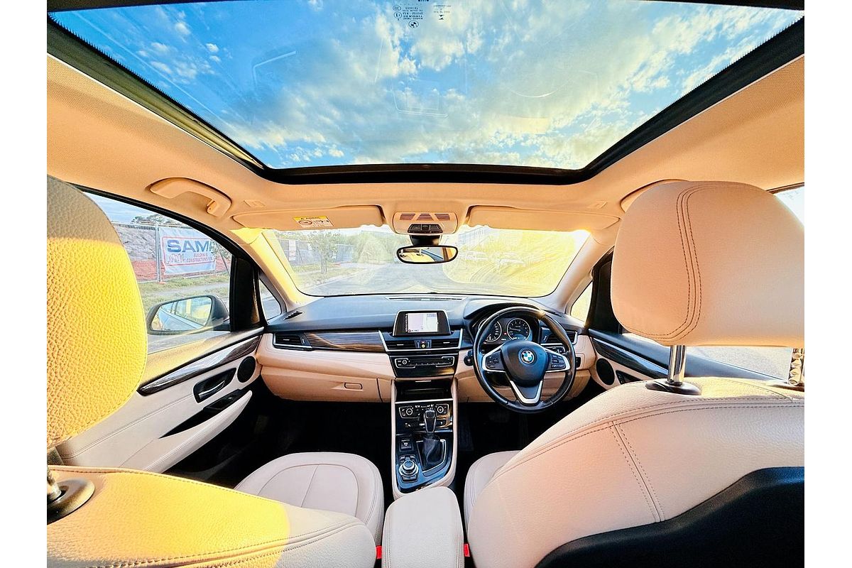 2015 BMW 2 Series 220i Sport Line F45