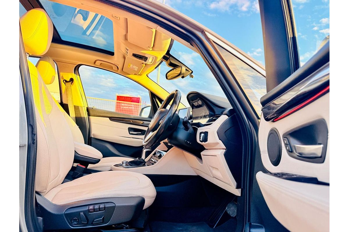 2015 BMW 2 Series 220i Sport Line F45