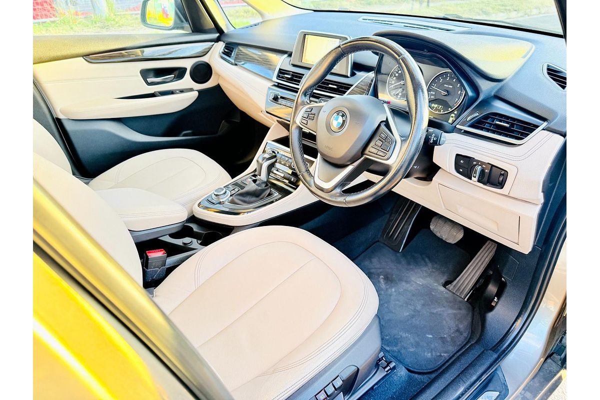 2015 BMW 2 Series 220i Sport Line F45