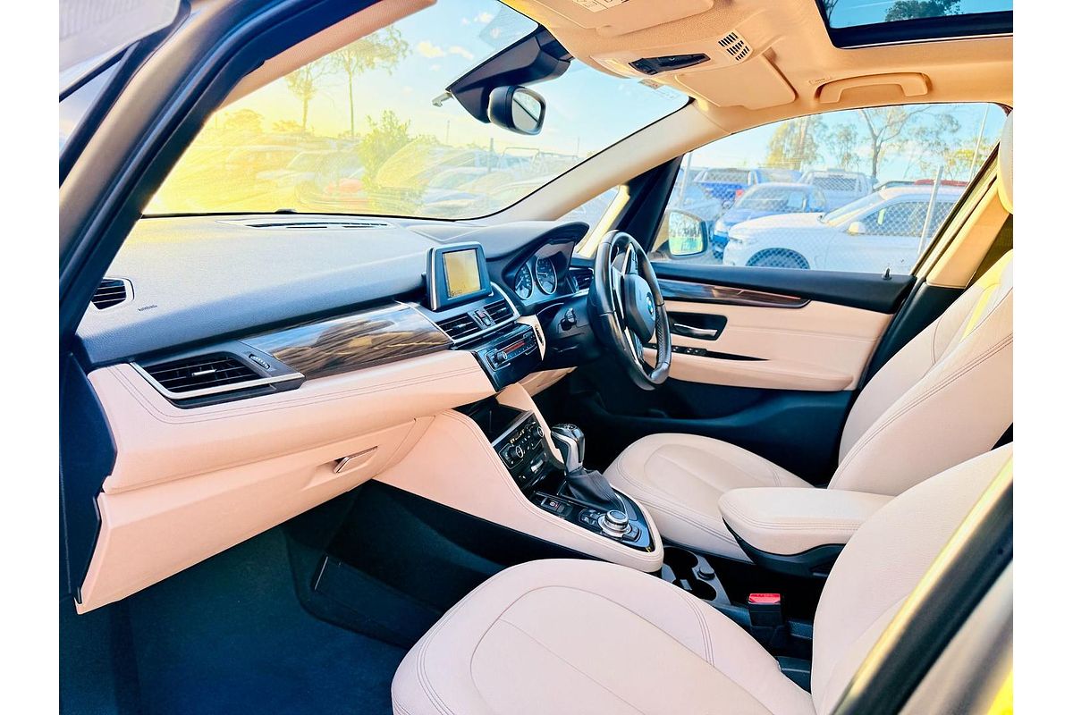 2015 BMW 2 Series 220i Sport Line F45