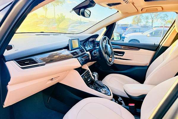 2015 BMW 2 Series 220i Sport Line F45