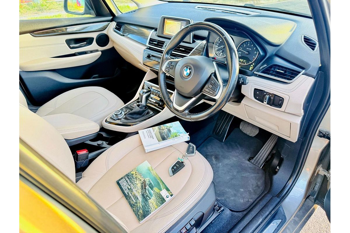 2015 BMW 2 Series 220i Sport Line F45