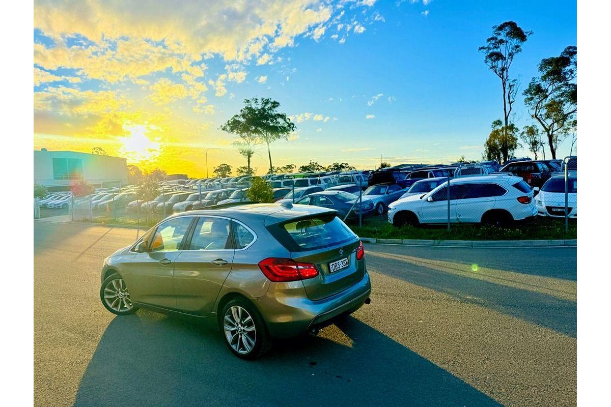 2015 BMW 2 Series 220i Sport Line F45
