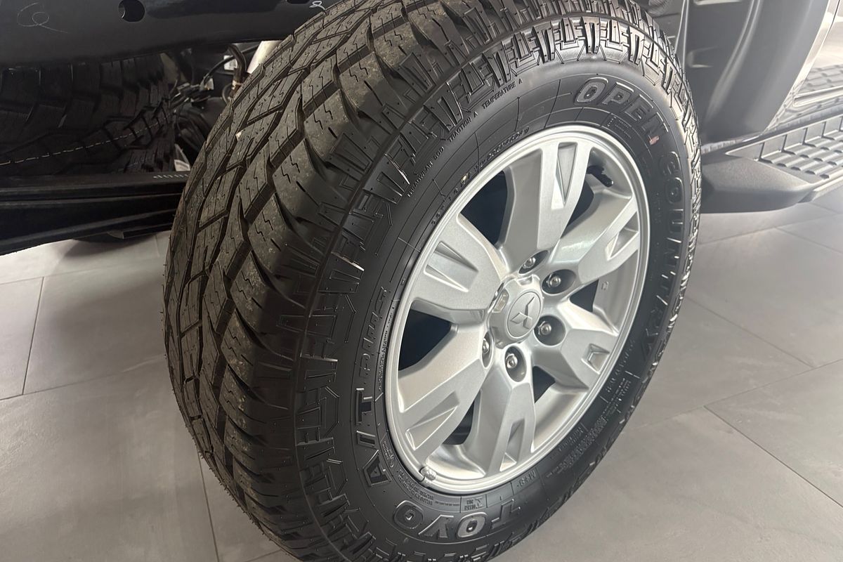 2025 Mitsubishi Triton GLX MV 4X4