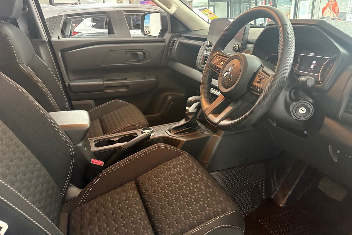 2025 Mitsubishi Triton GLX MV 4X4