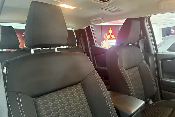 2025 Mitsubishi Triton GLX MV 4X4