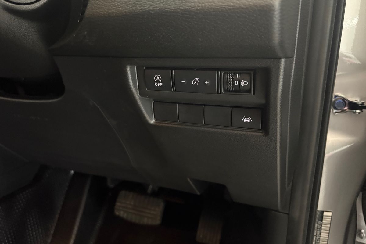 2025 Mitsubishi Triton GLX MV 4X4
