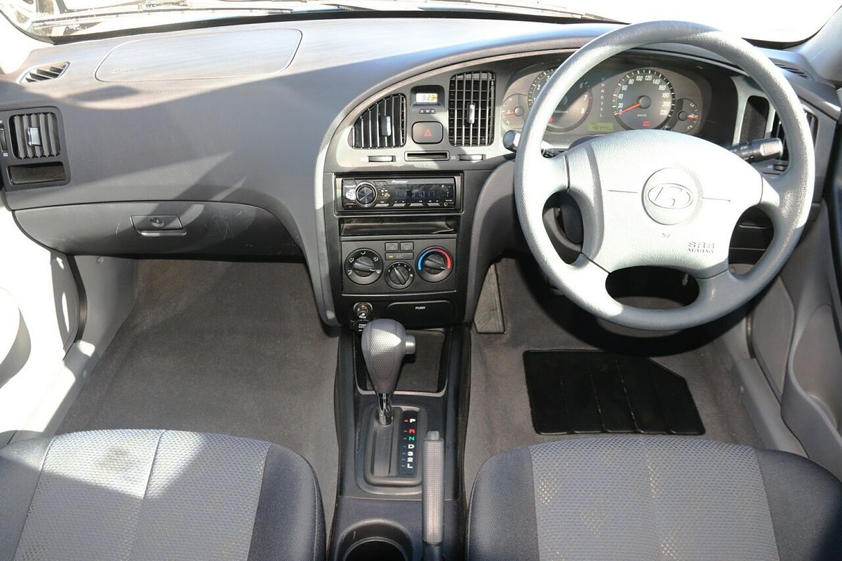 2004 Hyundai Elantra XD