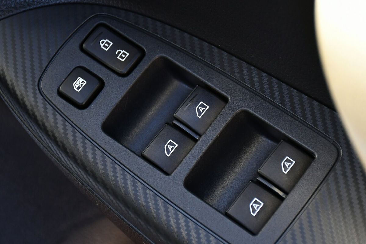 2024 Mitsubishi Eclipse Cross LS YB