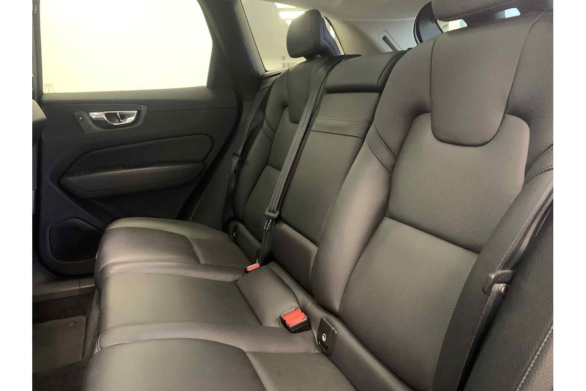 2021 Volvo XC60 T5 Momentum