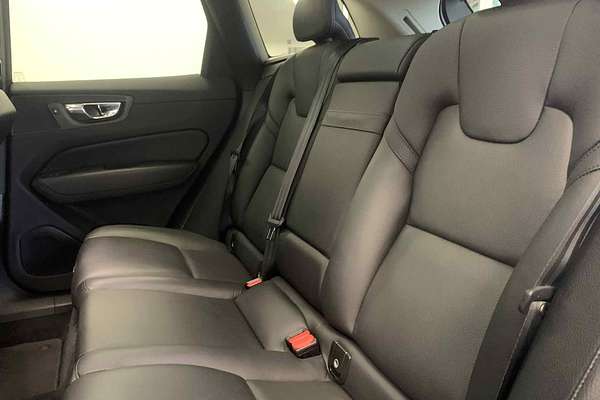 2021 Volvo XC60 T5 Momentum