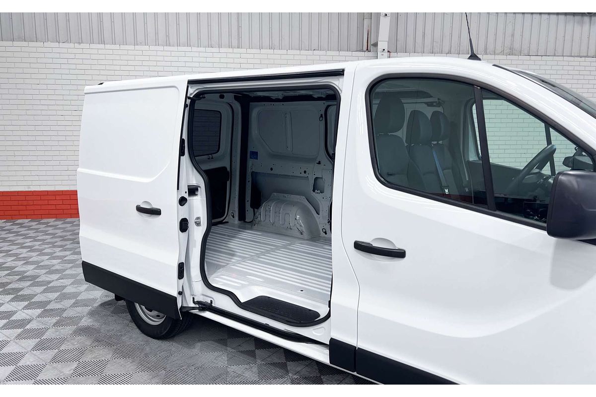 2022 Mitsubishi Express GLX SN LWB