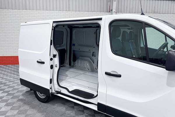 2022 Mitsubishi Express GLX SN LWB