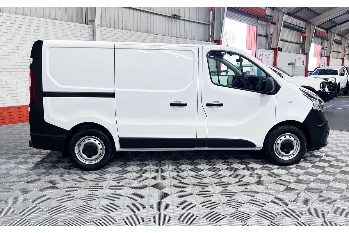 2022 Mitsubishi Express GLX SN LWB