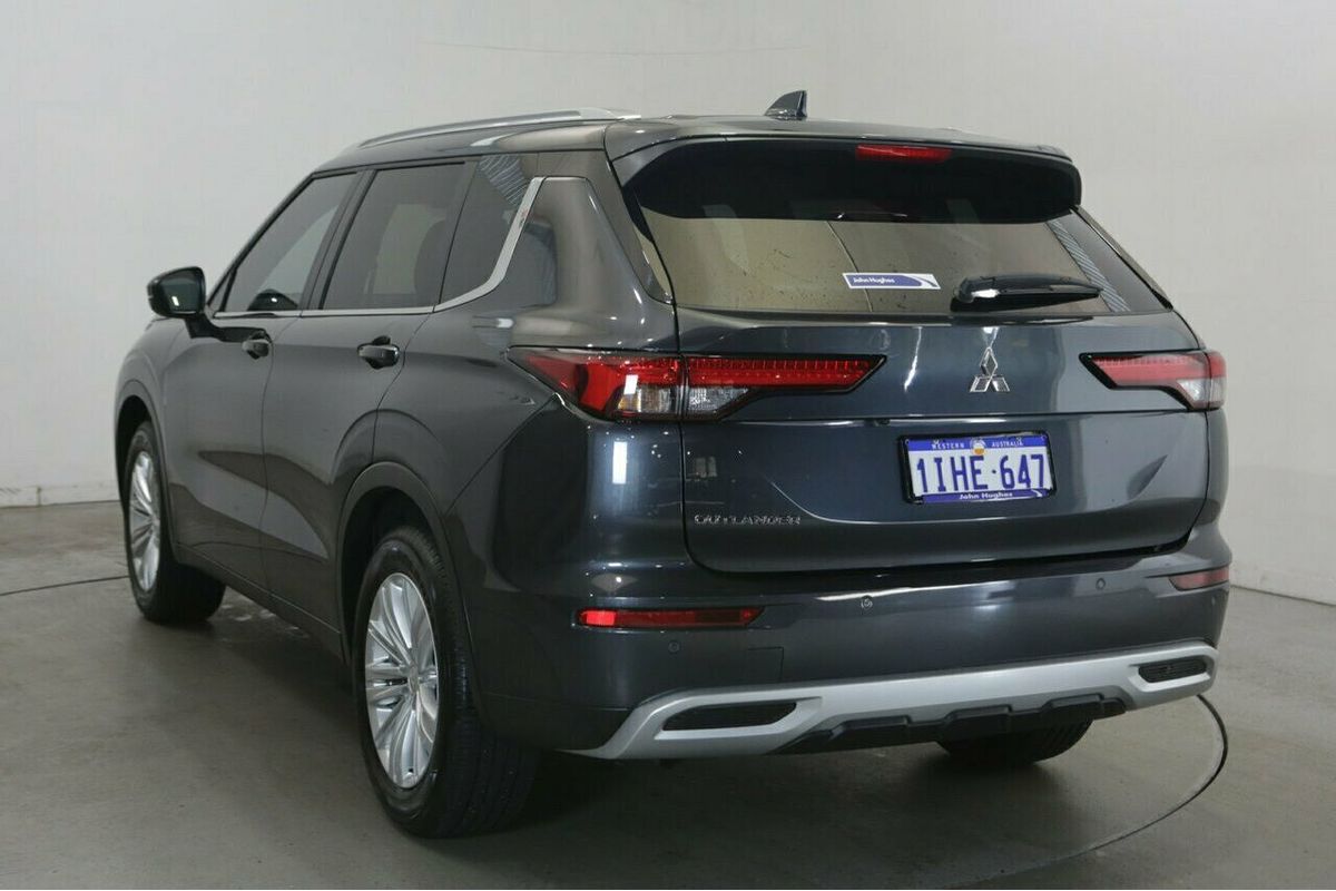 2024 Mitsubishi Outlander LS ZM