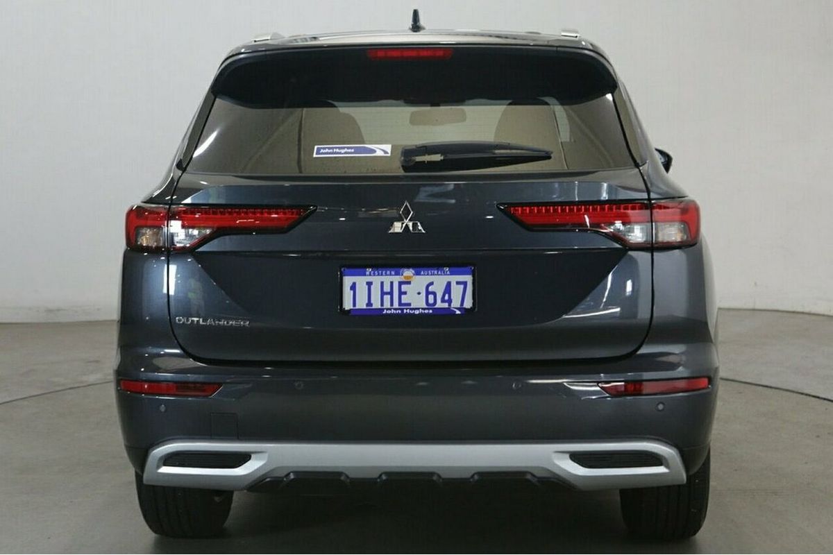 2024 Mitsubishi Outlander LS ZM