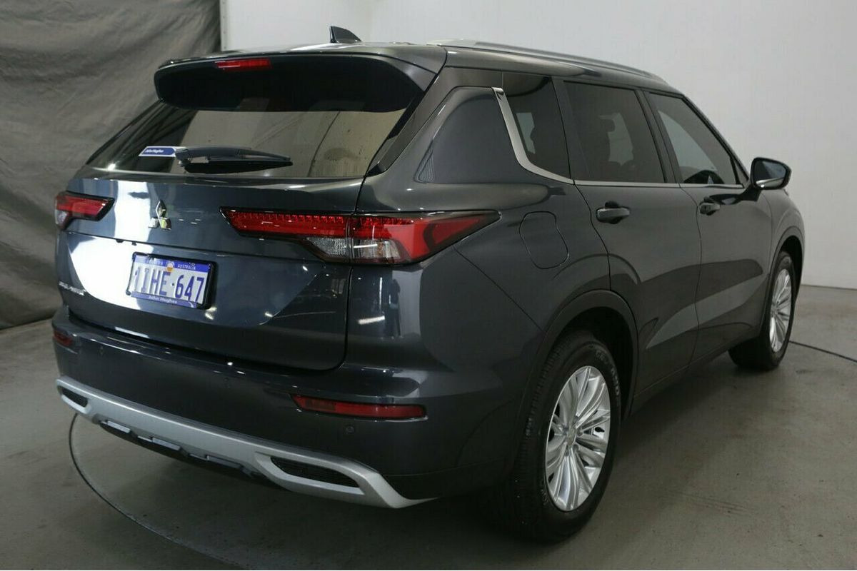 2024 Mitsubishi Outlander LS ZM