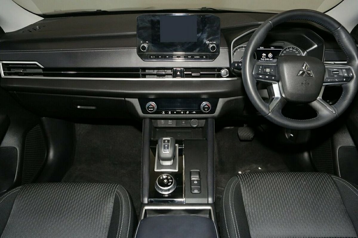 2024 Mitsubishi Outlander LS ZM
