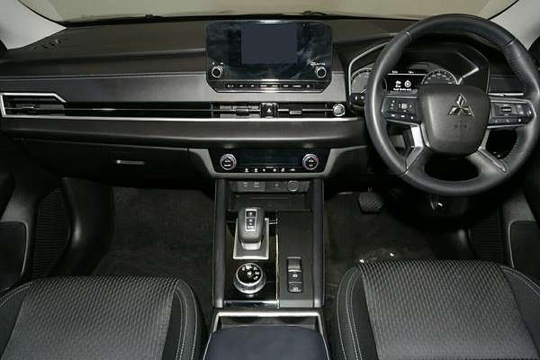 2024 Mitsubishi Outlander LS ZM