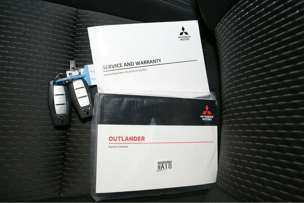 2024 Mitsubishi Outlander LS ZM