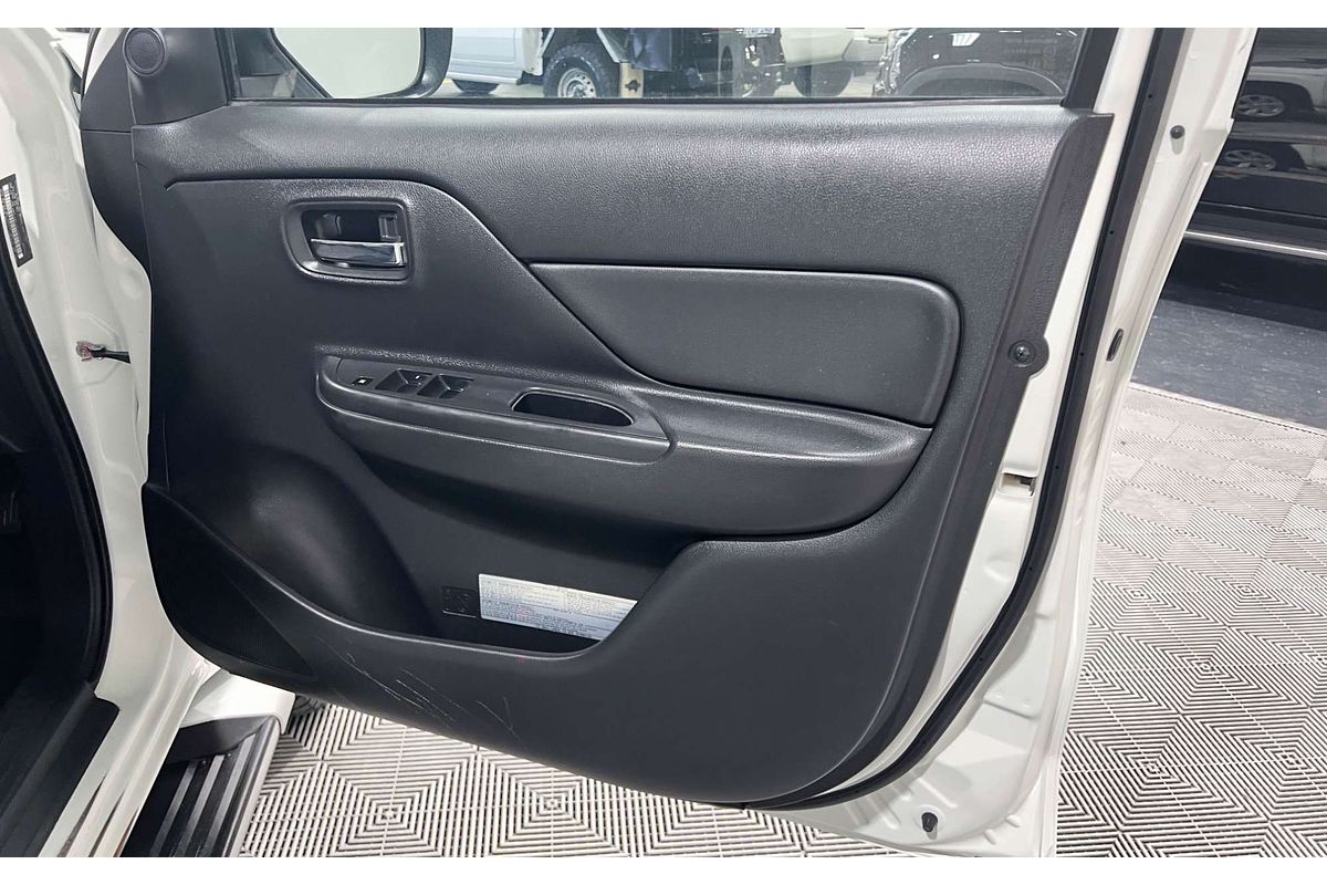 2019 Mitsubishi Triton GLX+ MR 4X4