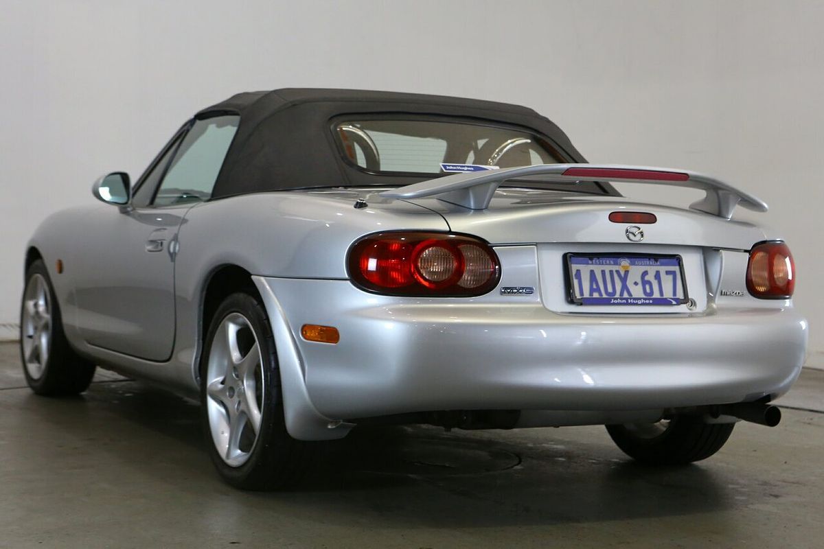 2000 Mazda MX-5 NB Series 1