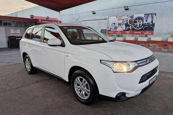 2013 Mitsubishi Outlander ES ZJ