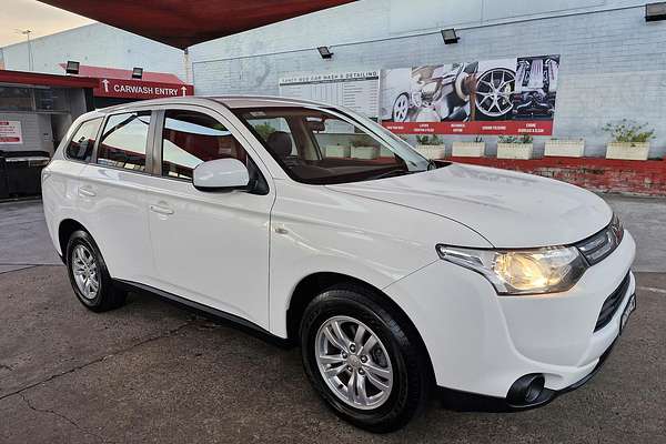 2013 Mitsubishi Outlander ES ZJ