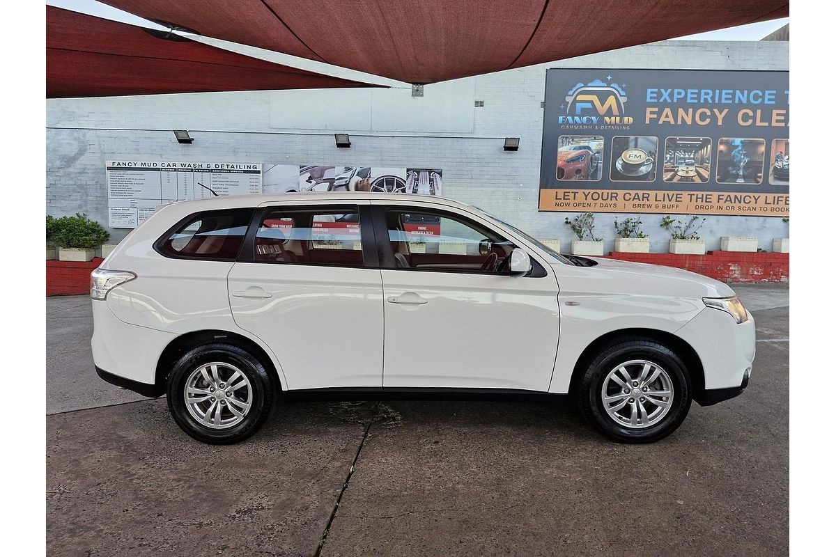 2013 Mitsubishi Outlander ES ZJ