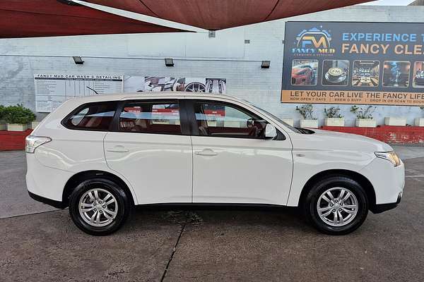 2013 Mitsubishi Outlander ES ZJ