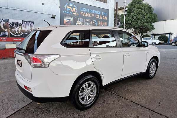 2013 Mitsubishi Outlander ES ZJ