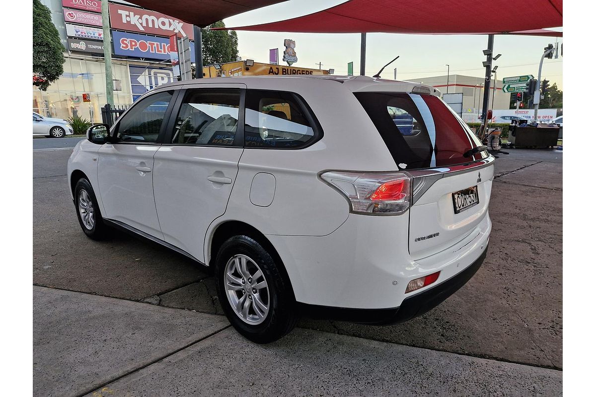 2013 Mitsubishi Outlander ES ZJ