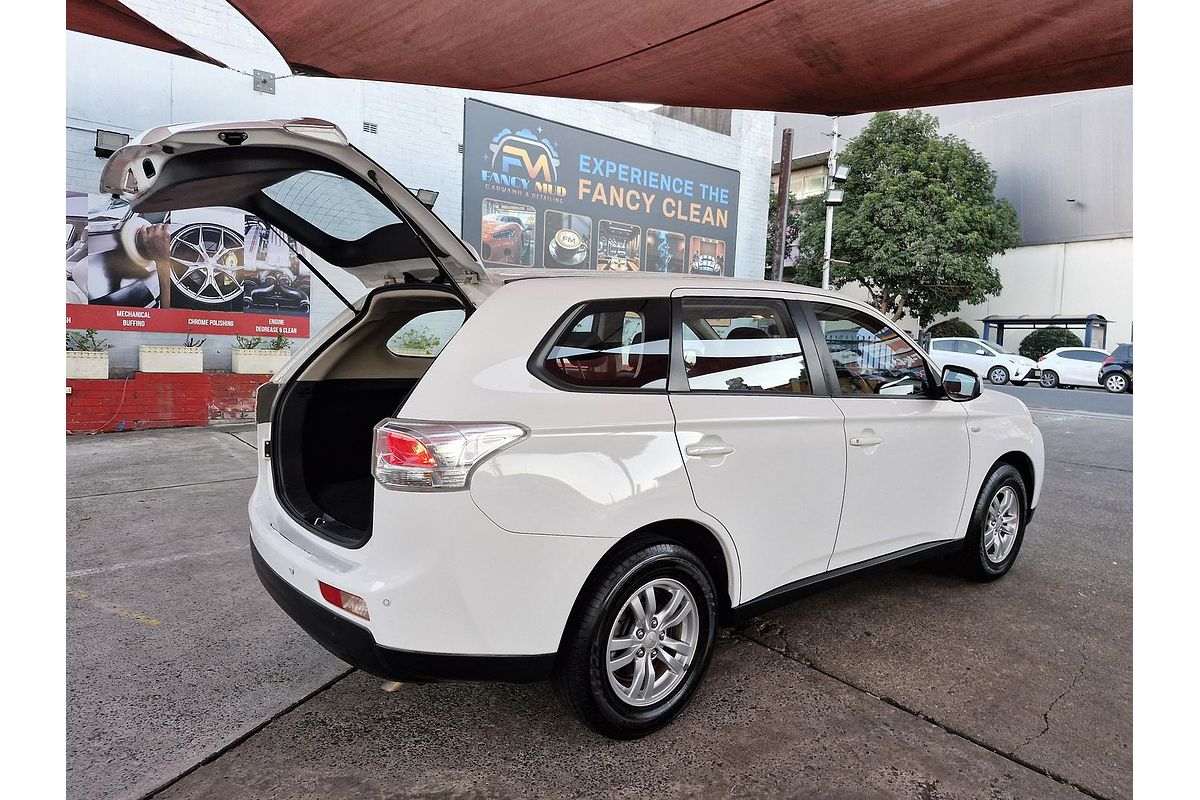 2013 Mitsubishi Outlander ES ZJ