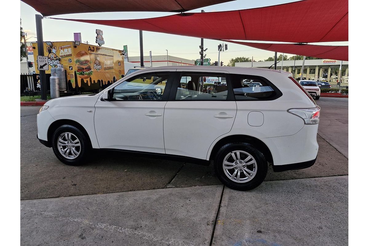 2013 Mitsubishi Outlander ES ZJ