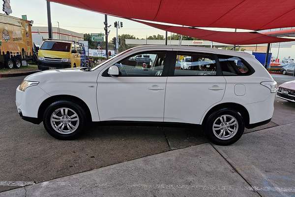 2013 Mitsubishi Outlander ES ZJ
