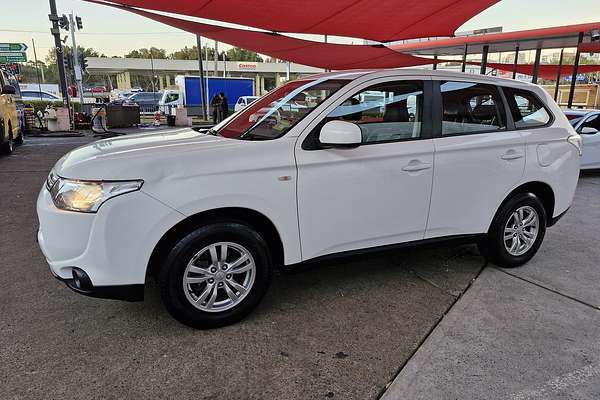 2013 Mitsubishi Outlander ES ZJ