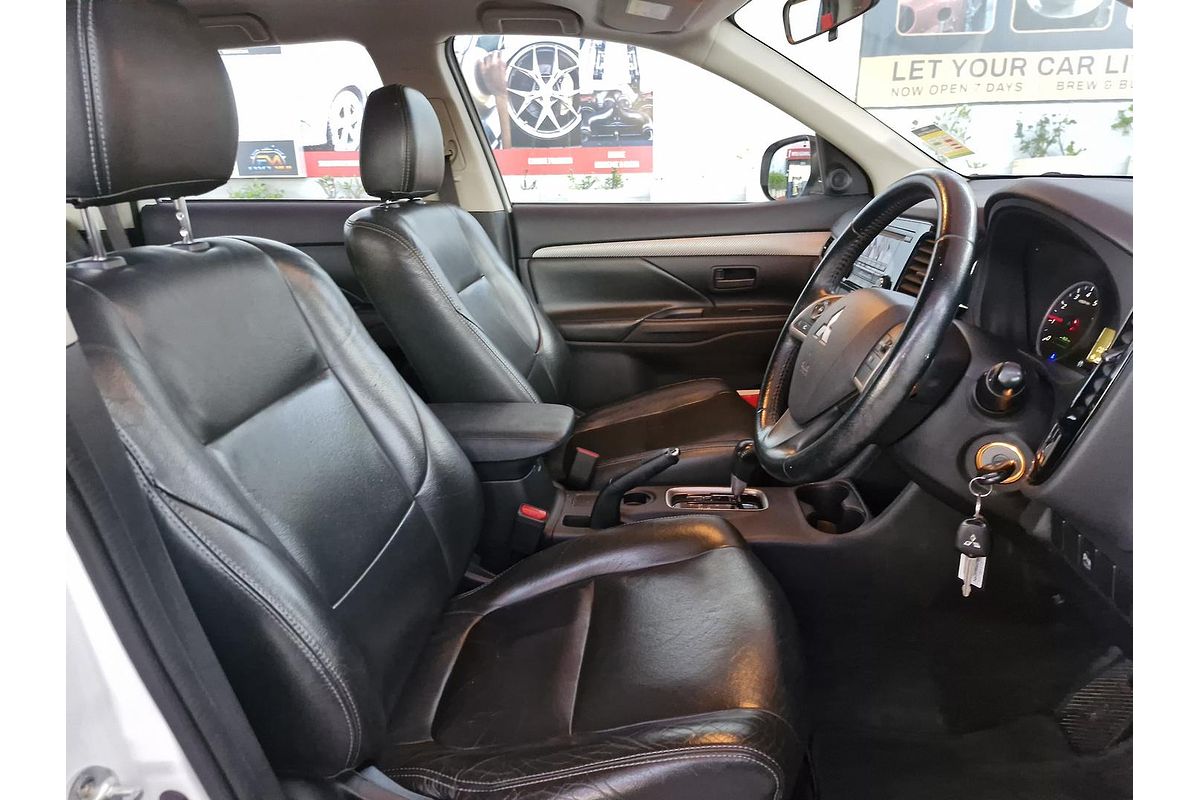 2013 Mitsubishi Outlander ES ZJ