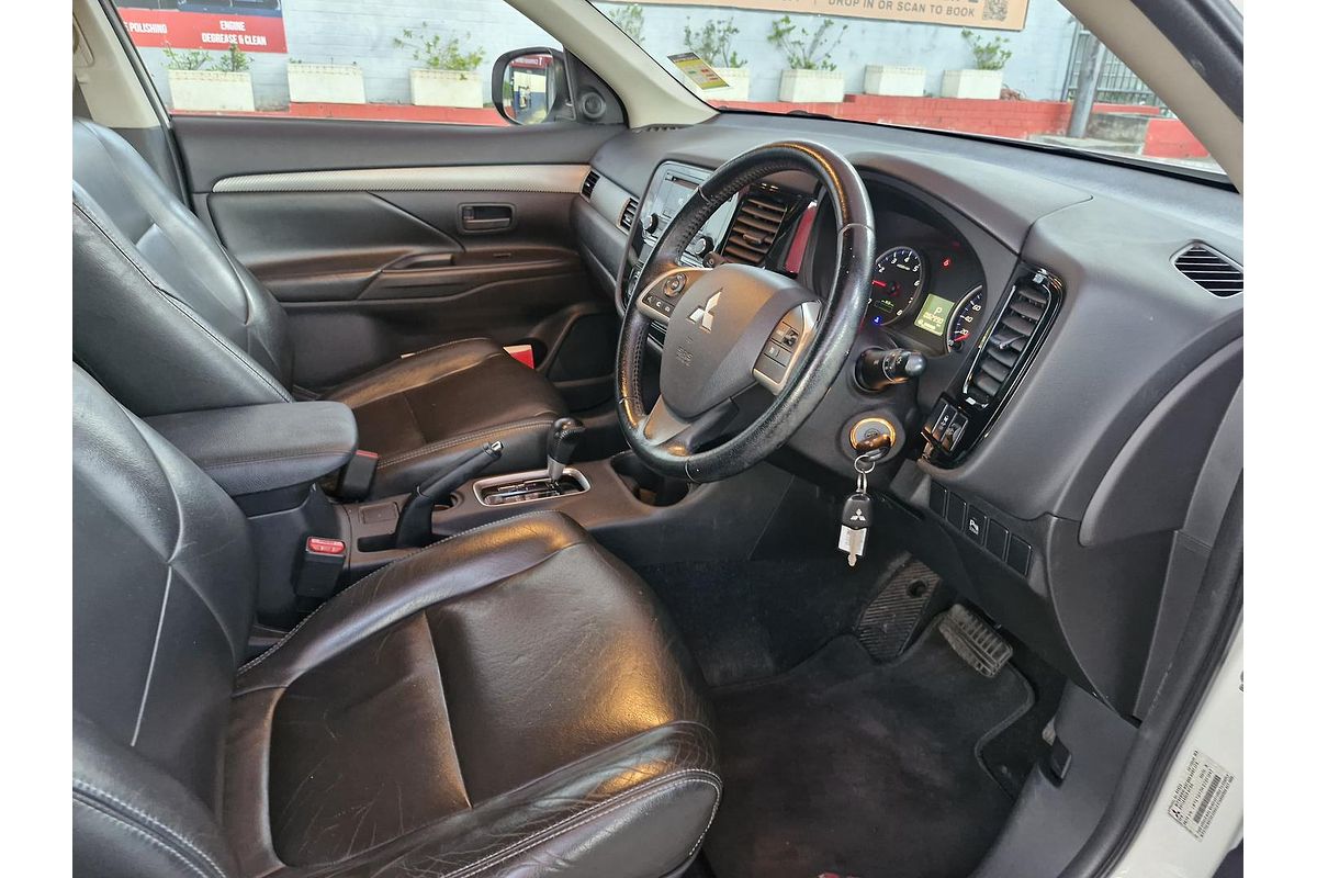 2013 Mitsubishi Outlander ES ZJ
