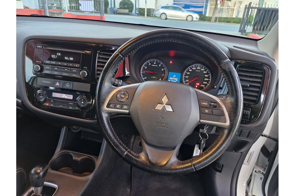 2013 Mitsubishi Outlander ES ZJ