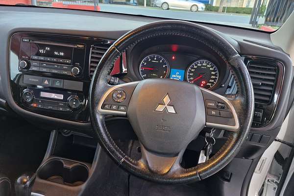 2013 Mitsubishi Outlander ES ZJ