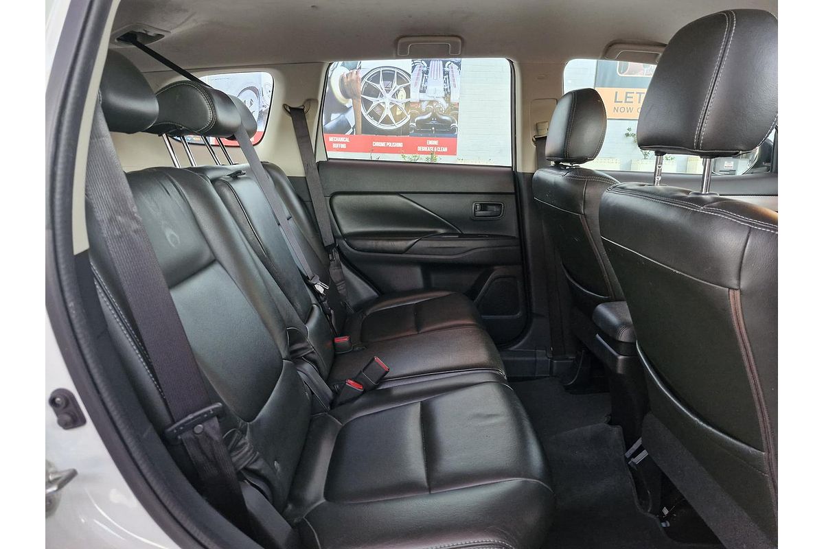 2013 Mitsubishi Outlander ES ZJ
