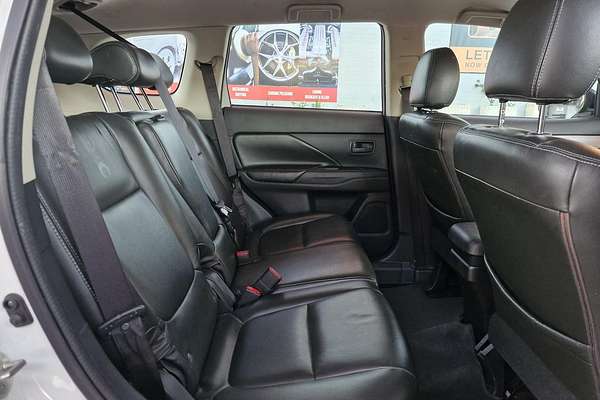2013 Mitsubishi Outlander ES ZJ