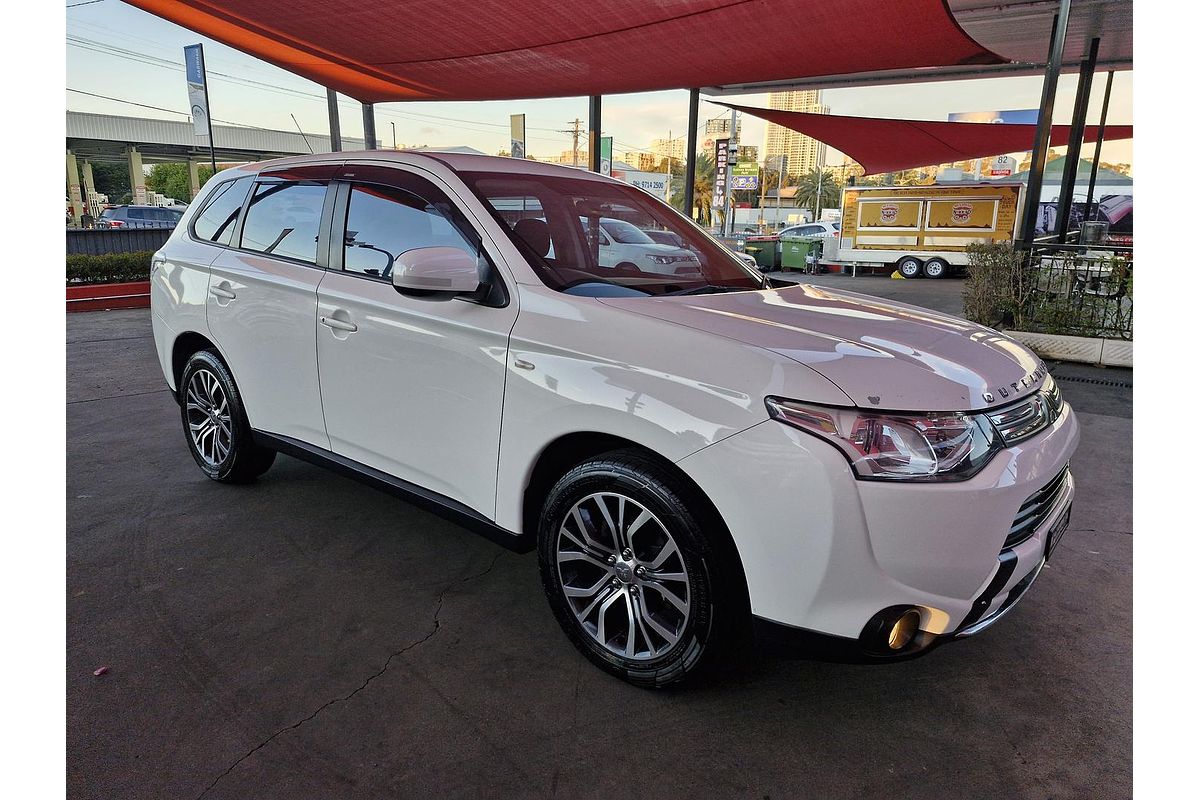 2013 Mitsubishi Outlander ES ZJ