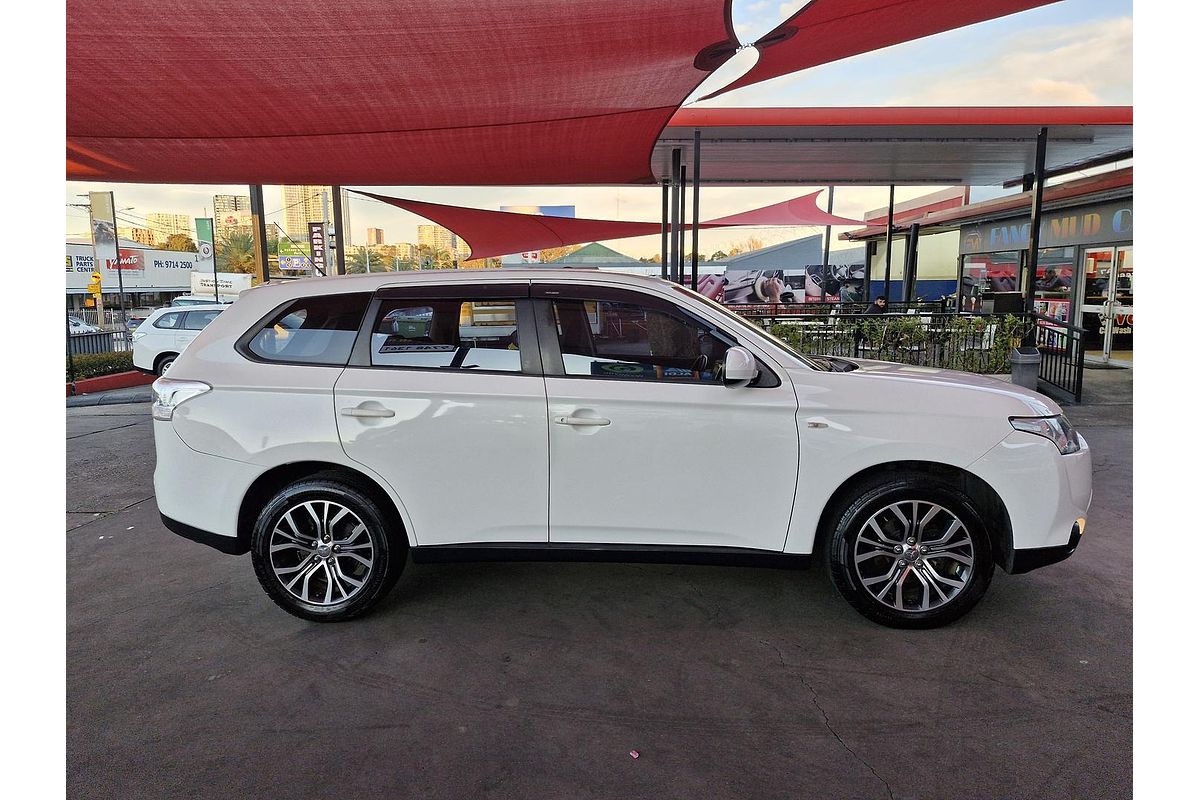 2013 Mitsubishi Outlander ES ZJ
