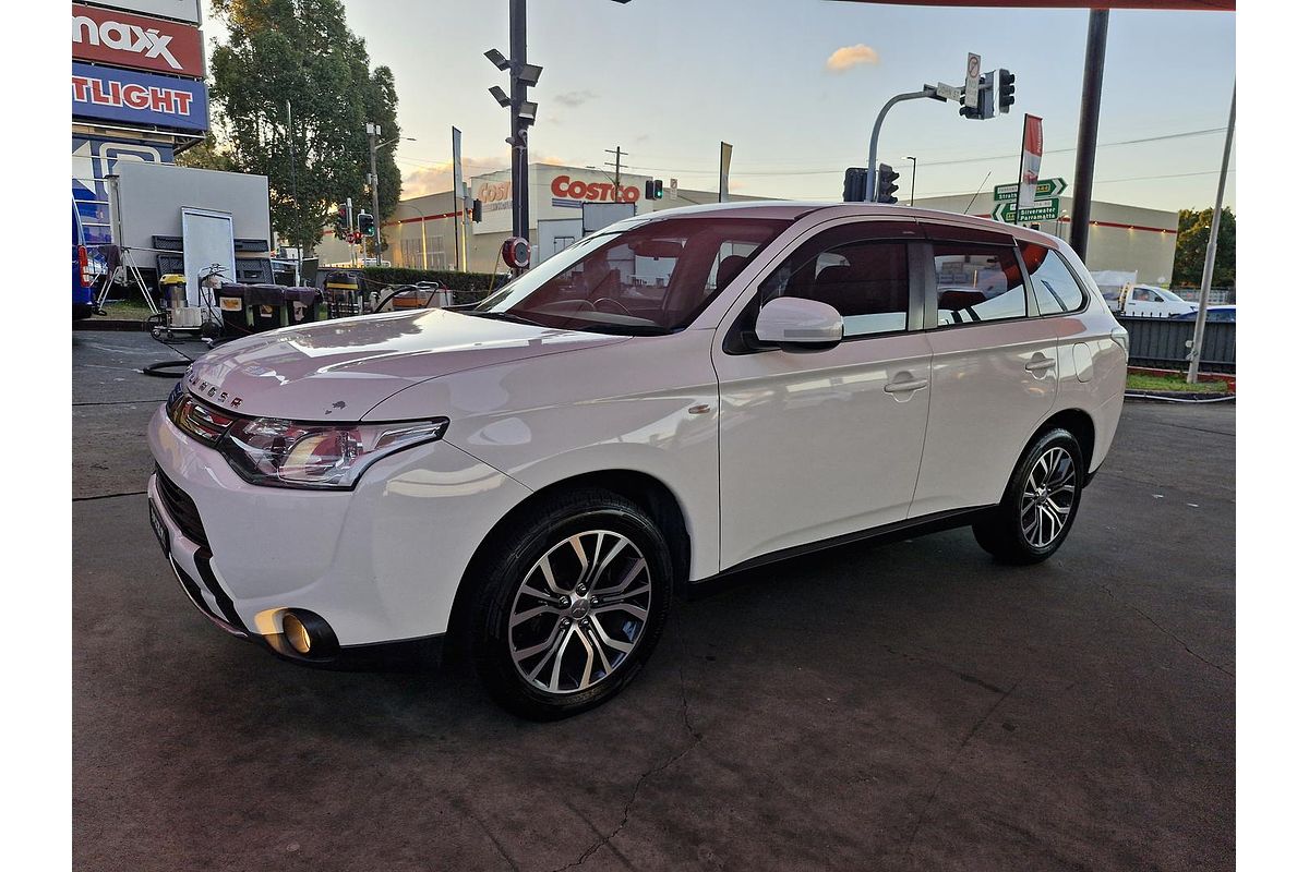 2013 Mitsubishi Outlander ES ZJ