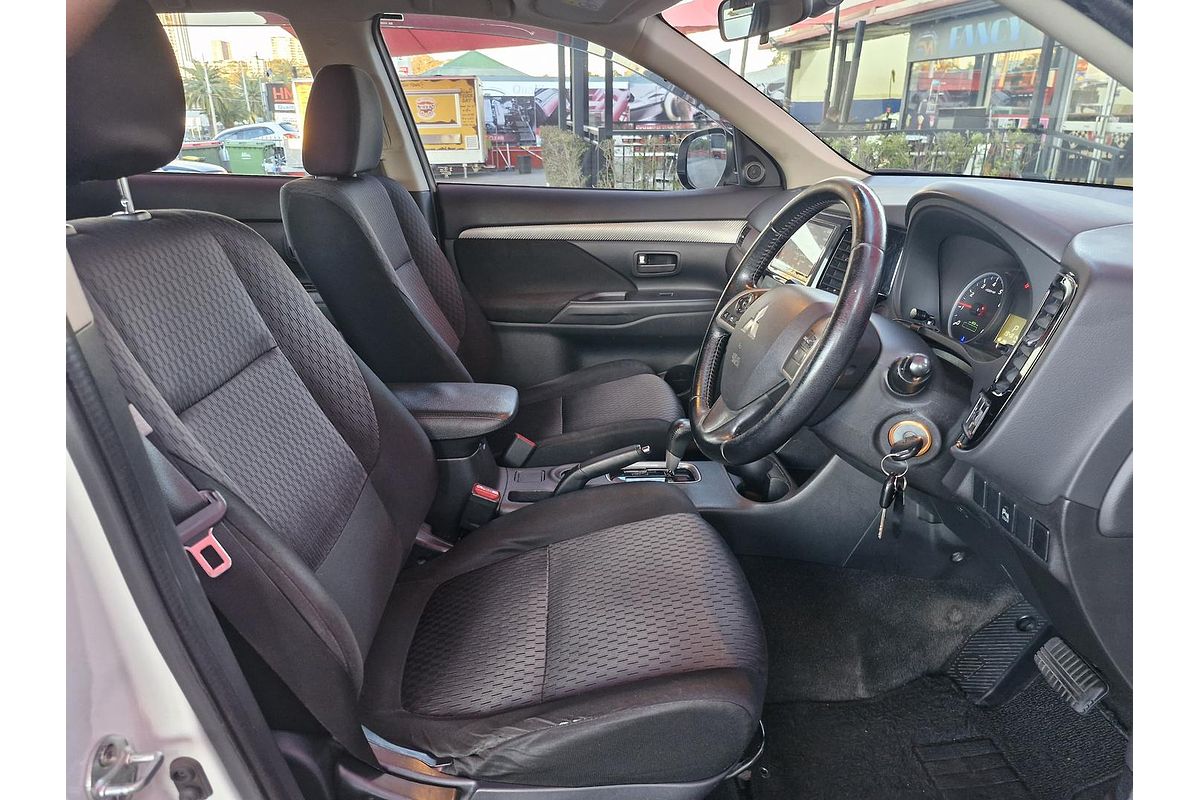 2013 Mitsubishi Outlander ES ZJ