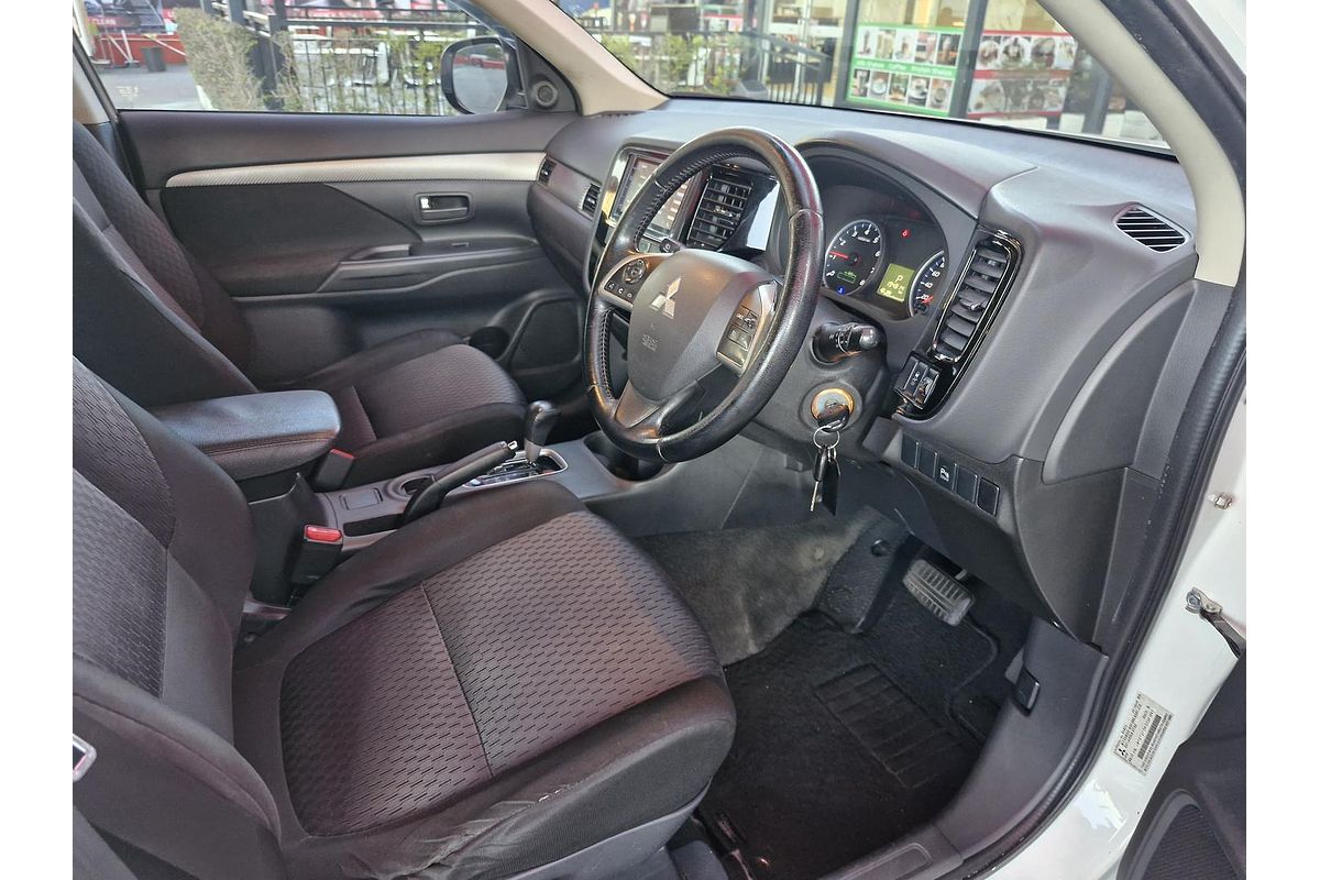 2013 Mitsubishi Outlander ES ZJ