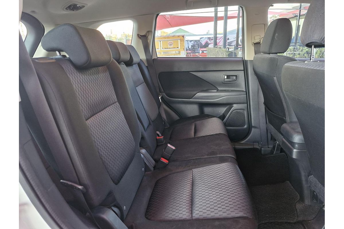 2013 Mitsubishi Outlander ES ZJ